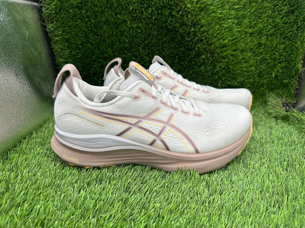 Asics Gel-Kayano 32 1012B839 Athletic Sneaker Women's 8.5 White Mesh Gym Jogging
